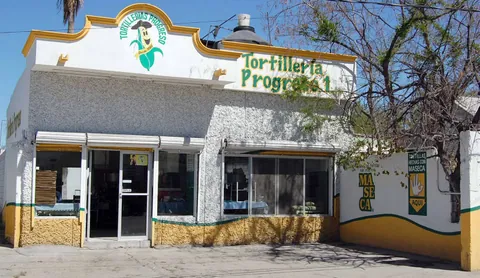 Fachada con el letrero Tortillería Progreso 2