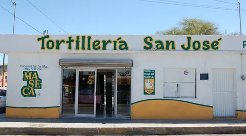 Fachada con el letrero Tortillería San José