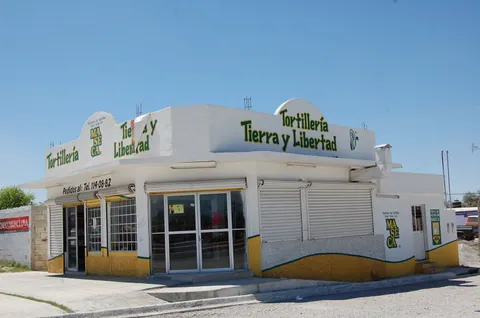 Fachada con el letrero Tortillería Tierra y Libertad